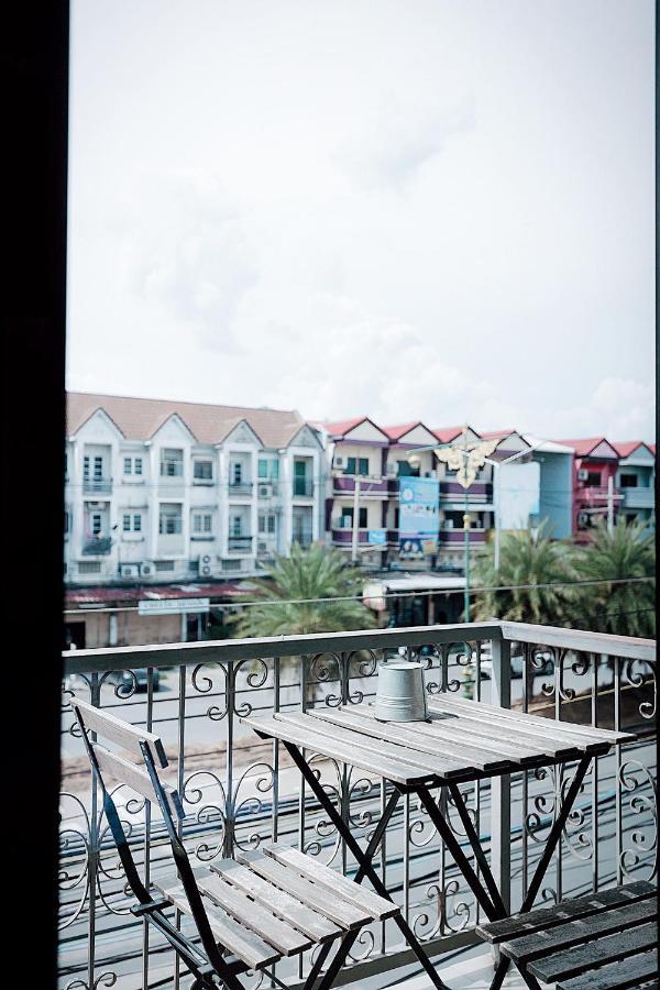 Hotel Pine Cafe'&Bed Ayutthaya Exteriér fotografie