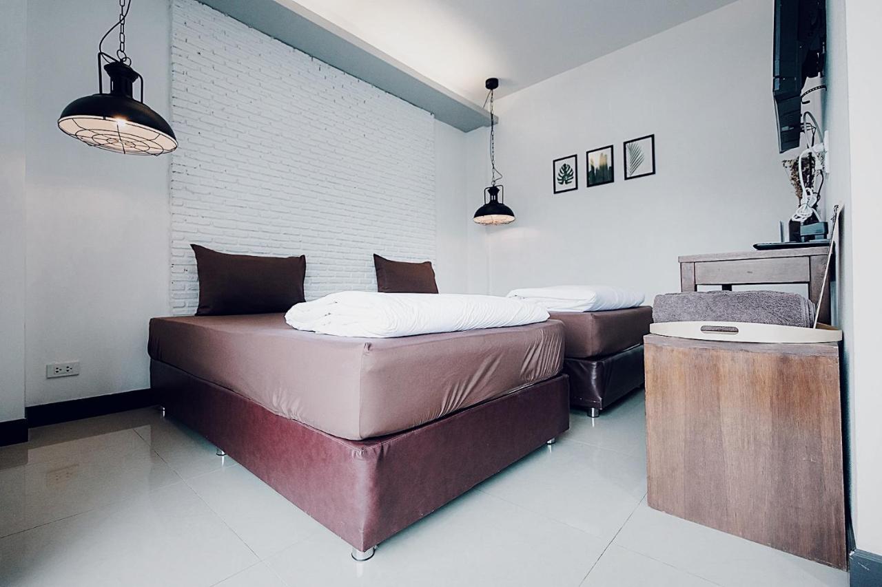 Hotel Pine Cafe'&Bed Ayutthaya Exteriér fotografie