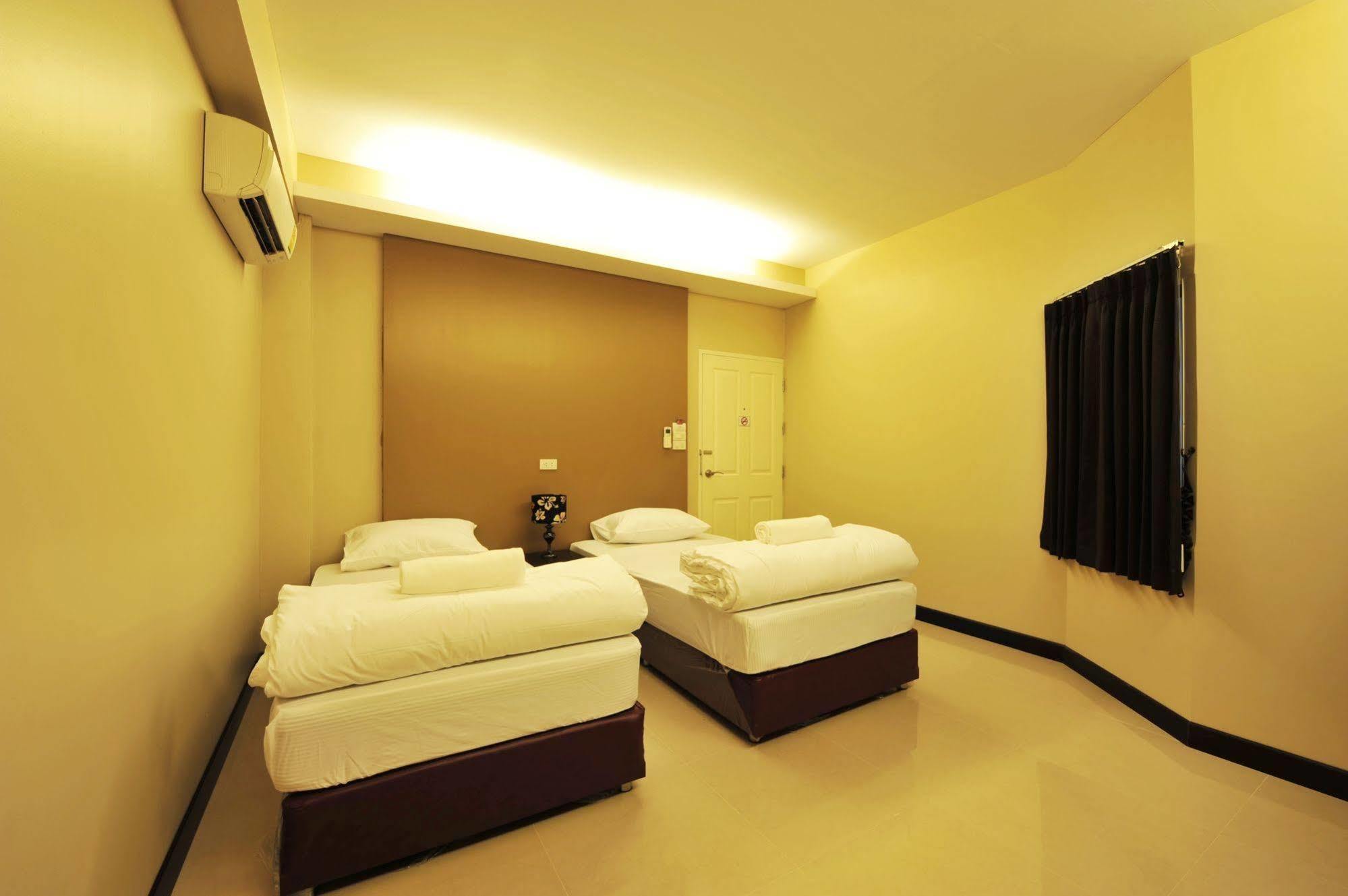 Hotel Pine Cafe'&Bed Ayutthaya Exteriér fotografie