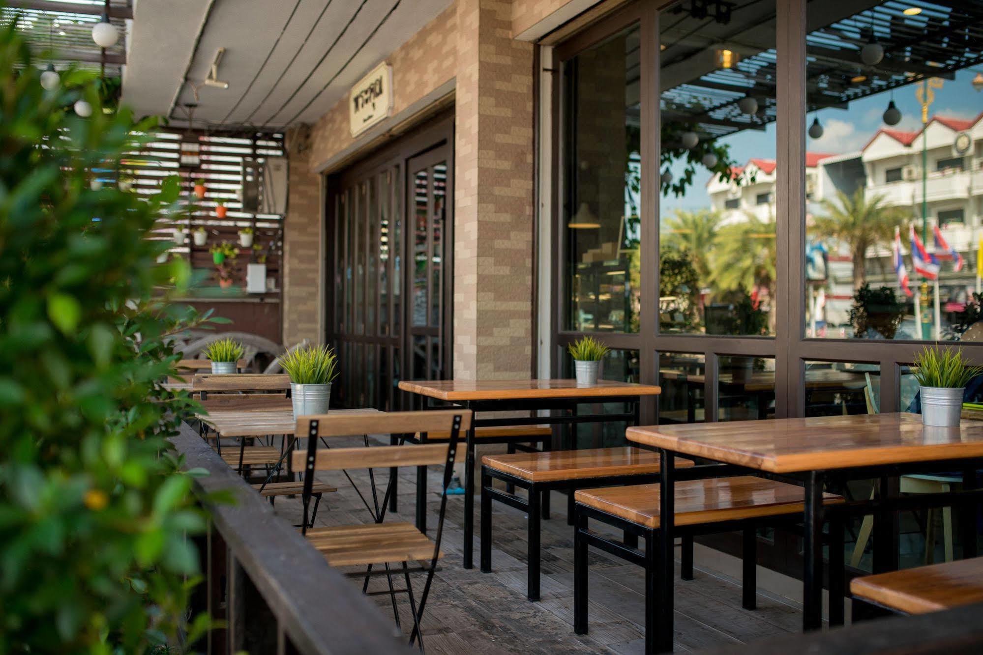 Hotel Pine Cafe'&Bed Ayutthaya Exteriér fotografie