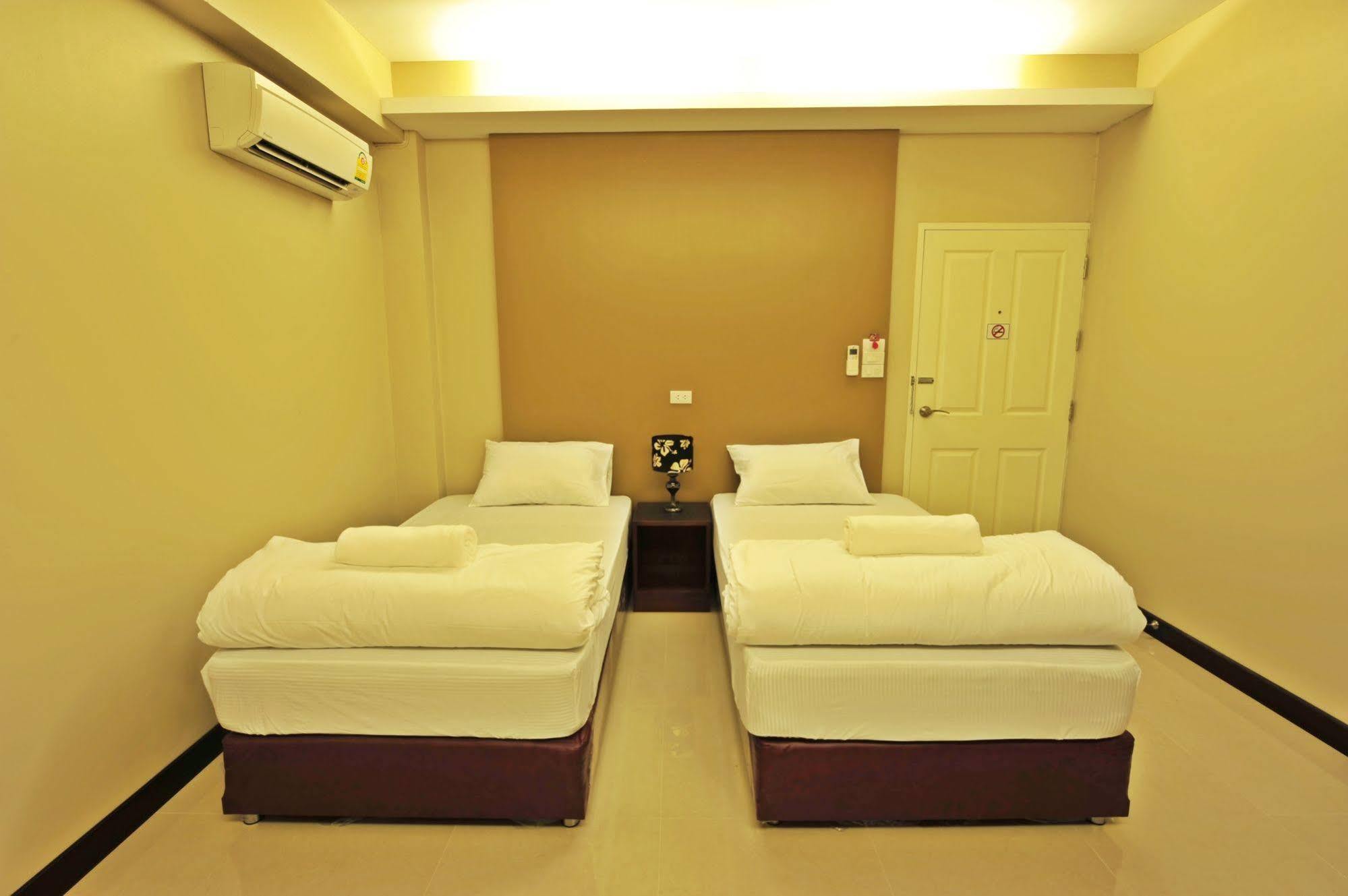 Hotel Pine Cafe'&Bed Ayutthaya Exteriér fotografie