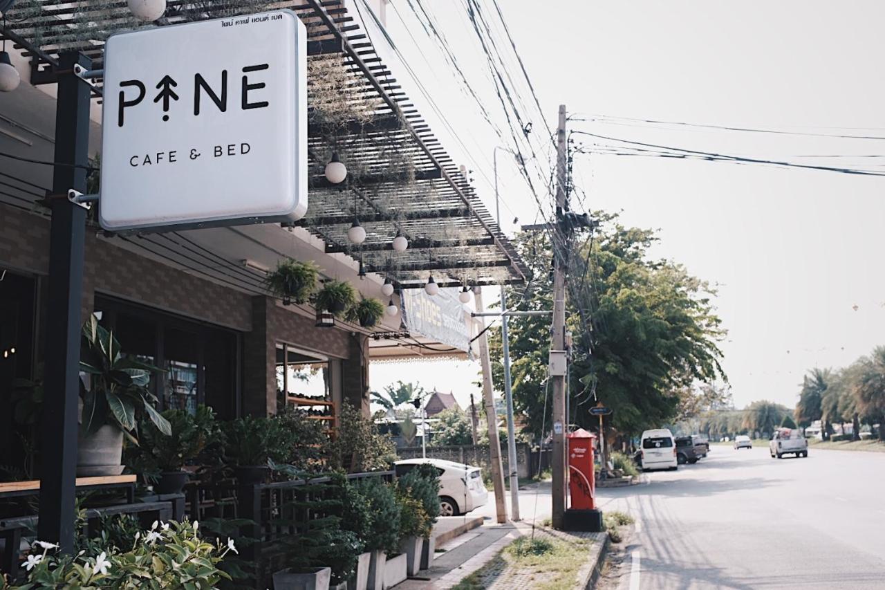 Hotel Pine Cafe'&Bed Ayutthaya Exteriér fotografie
